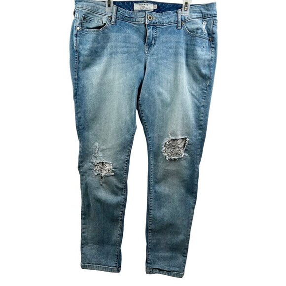 Torrid Denim Boyfriend Jeans With Distressed Lace Patches Size 14R Light Wash - Picture 1 of 8